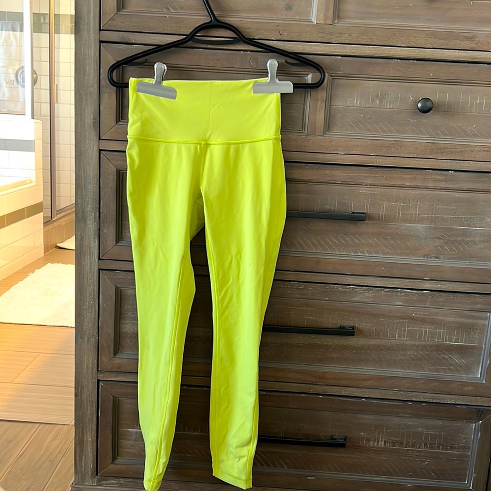 Almost new leggings, hardly worn and the color is rich and flattering